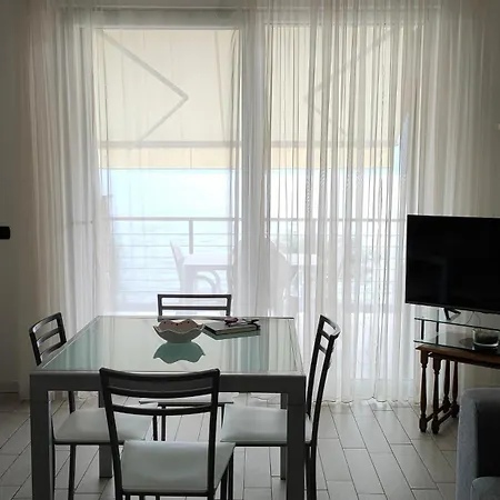 Stay & Sail - Apartment Torri Del Benaco Buitenkant foto
